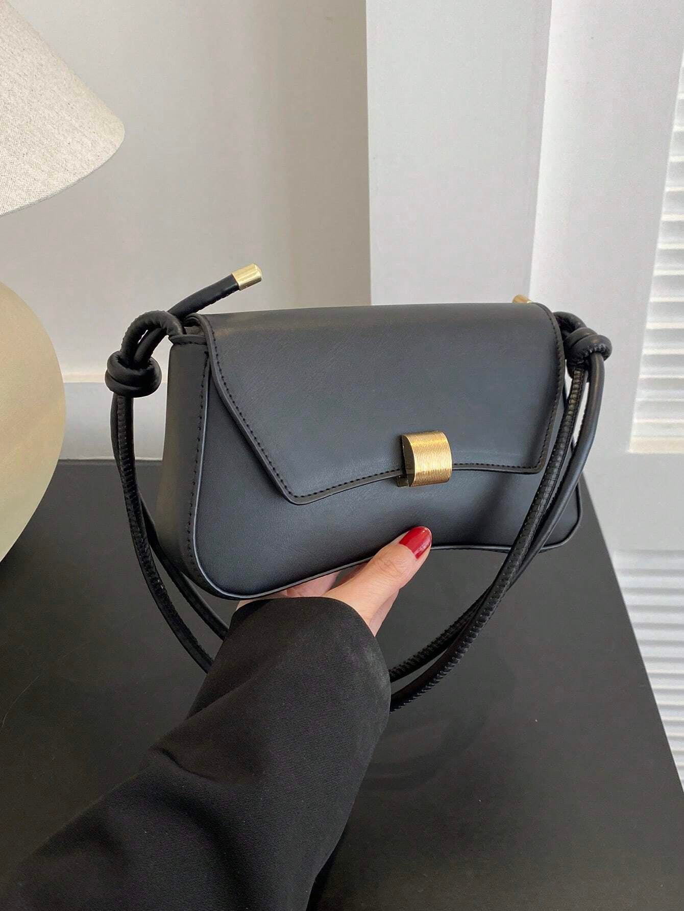 Chic Retro Lightweight Black Flap Bag with Vintage Knot Detail - Perfect for College, Work, and Travel for Teen Girls and Women
